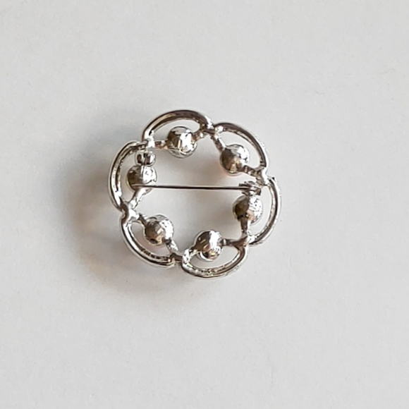 Silver Tone Brooch With Pink,Gray and Pearl White Pearls - Picture 2 of 2